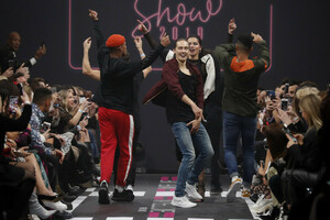 1654505825_AdrianaLimaMaybellineNewYorkShowBerlind1tt9NY4-5tx.thumb.jpg.3187705f789f4727ac988e1756c45218.jpg