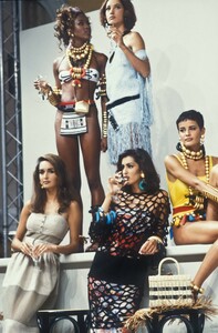 1657232677_Fendi1992WomenRTW4.thumb.jpg.a73f4a2ea2fd3ea5950fd935ccca887c.jpg