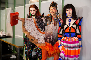 1672074249_gaultier-hc-bks-m-rs19-5277(1).thumb.jpg.8ef8e0cb74840d8a0fe00c367895b3e1.jpg