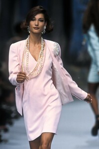 1745769707_Chanel1992WomenRTW33.thumb.jpg.39371a0e2a94aa8820993da6669e5fa7.jpg