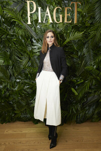 1749528158_OliviaPalermoPiagetSIHH2019DinnerS7SQWzkGNDlx.thumb.jpg.6cfa92633a2c14f845636cd5ee3bb6d7.jpg