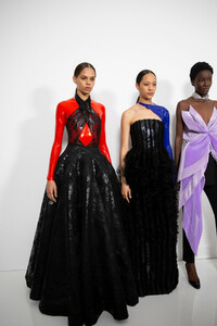 1773710079_givenchy-hc-bks-m-rs19-3676(1).thumb.jpg.205221d4bbfea584a66ba60d06f739d0.jpg
