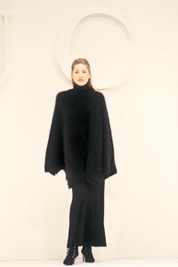 181672335_Gucci1993WomenRTW40.thumb.jpg.632b66f8c29192277f0b577b578f47b1.jpg