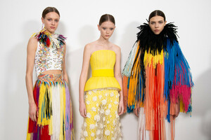 1819200912_givenchy-hc-bks-v-rs19-8751(1).thumb.jpg.10ca9952afae8785b1839a9d60f45601.jpg