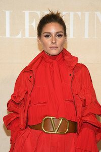 Olivia+Palermo+Valentino+Front+Row+Paris+Fashion+PgngY302tjXx.jpg