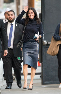 Courteney+Cox+at+Kimmel+NMqylDzUylFx.jpg