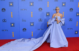 Lady+Gaga+76th+Annual+Golden+Globe+Awards+MtURwickZuzx.jpg