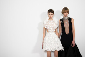 1981248163_givenchy-hc-bks-v-rs19-8590(1).thumb.jpg.80f85a2a2d92bfa7ced8bb65cfbb87de.jpg