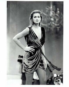 1990-Original-Photo-supermodel-Cindy-Crawford-pose-on.jpg