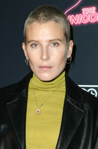 Dree+Hemingway+Premiere+Orchard+Unicorn+Arrivals+Wpq80aZY79Nx.jpg