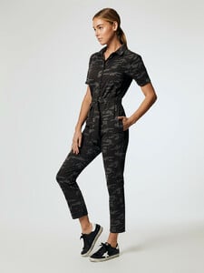 2-monrow-camo-ss-jumpsuit-dresses-and-jumpsuits-vintage-black.jpg