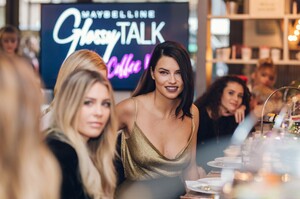 2018-01-10-ADRIANA-LIMA-WONDERPOTS-BERLIN-001@offenblende.thumb.jpg.c699c12f3c221b660f113e5d661d4f31.jpg