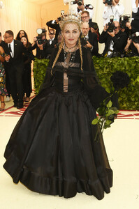 Madonna+Heavenly+Bodies+Fashion+Catholic+Imagination+LRwW6rZ9kKIx.jpg