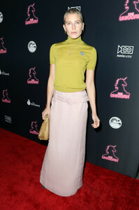 Dree+Hemingway+Premiere+Orchard+Unicorn+Arrivals+pY8nQ5dz-3Px.jpg