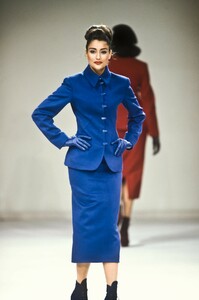 2032080851_AzzedineAlaia1991WomenRTW70.thumb.jpg.4299b50b26ef02a22dd8d496e8456e56.jpg