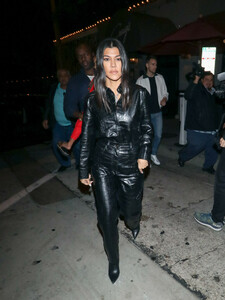 Kourtney+Kardashian+outside+Craig+Restaurant+Nlwn9WYeb7Nx.jpg