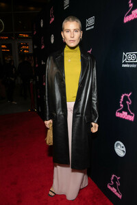 Dree+Hemingway+Premiere+Orchard+Unicorn+Red+GivFne5itEPx.jpg