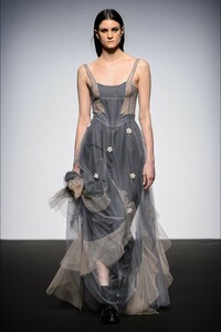 2107683753_DavideGrilloFW2018AltaRoma1.thumb.jpg.c8babe188e610e1e709f387fc4a4510f.jpg