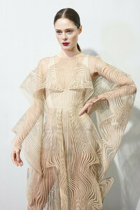 Coco+Rocha+Iris+Van+Herpen+Backstage+Paris+XyZUYUZ6n2xx.jpg