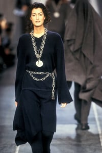 214020102_Chanel1993WomenRTW39.thumb.jpg.2967b889e991e8152efd7fa18e3b5dbc.jpg