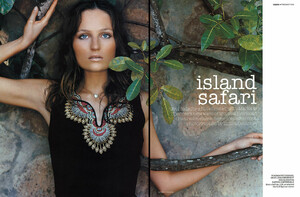 26-Vogue-Island-Safari-1_Indira-Cesarine.jpg.5eea1c5ce2f45e42cb804c3da262af02.jpg