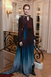 284146481_NataliaVodianovaGyunelPresentationParis__b0CUa9nuBx.thumb.jpg.0249c178039036816429720955728b6e.jpg