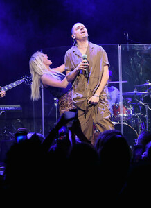 Ashlee+Simpson+Evan+Ross+Concert+New+York+1BC5z-6MRSAx.jpg