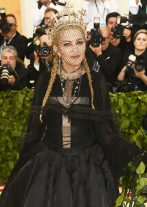 Madonna+Heavenly+Bodies+Fashion+Catholic+Imagination+WdniMRuo-l_x.jpg