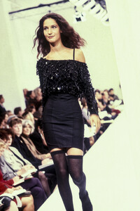 3_dolce-gabbana-ss-1990-4_html.thumb.JPEG.40d31fc39897a52dde41793db6bf4071.JPEG