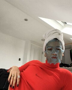 43143209_324778451449136_51760368871014400_n.jpg