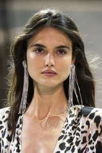 Alexandre+Vauthier+Spring+2019+Details+jMac0lQ5M3mx.jpg
