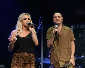 Ashlee+Simpson+Evan+Ross+Concert+New+York+QoLG-L5A50hx.jpg