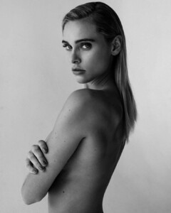 Ellie Ottaway Nude