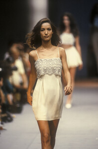 4_alberta-ferretti-ss-1991-5_html.thumb.JPEG.09b8cda93655a066092fa47ca29f34f6.JPEG