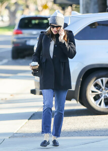 Jennifer+Garner+chats+phone+Rm0ZMhyf7Yzx.jpg