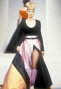 627313850_HerveLeger1994WomenRTW52.thumb.jpg.efff9f9ef558256e7da7b50ffde65a20.jpg