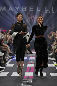 645193312_AdrianaLimaMaybellineNewYorkShowBerlinArqnUUpCFKtx.thumb.jpg.7eb1abec8bc87c7dc50ed494f85d19c9.jpg