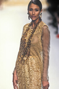 648956475_PierreBalmain1994HauteCouture142.thumb.jpg.f19a0ef28785de7a91c52cb40c91abd4.jpg