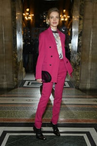 Natalia+Vodianova+Berluti+Front+Row+Paris+DGmfe7mhwBAx.jpg