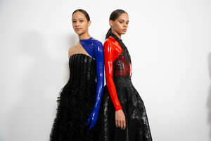 69573974_givenchy-hc-bks-m-rs19-3692(1).thumb.jpg.ab0e987ebf7be3a9f327eee31624ce6e.jpg