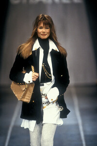 703670031_Chanel1993WomenRTW84.thumb.jpg.3029ae883234b05a4f2456f92fb212d8.jpg