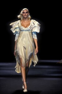 734076533_ChristianDior1994HauteCouture198.thumb.jpg.28903e1d706cec451930be5efa4ee0df.jpg