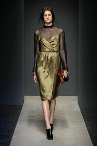 763348160_GretaBoldiniSS2017AltaRoma3.thumb.jpg.de469aea85acc888349725e168b49d47.jpg