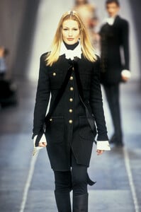 81809242_Chanel1993WomenRTW11.thumb.jpg.c4275ec24f0d4463f5647c7cfc99800b.jpg