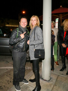 Amber+Valletta+outside+Craig+Restaurant+West+xRonznJXFUdx.jpg