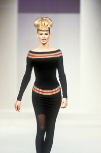 841776359_HerveLeger1994WomenRTW45.thumb.jpg.9ff8e7e8a54bccbfeb2857829e8836c2.jpg