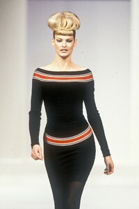 843999363_HerveLeger1994WomenRTW46.thumb.jpg.ee4db0b63a0c43999e6f102cbe8e95d3.jpg