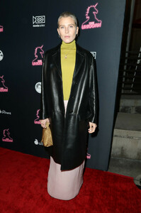 Dree+Hemingway+Premiere+Orchard+Unicorn+Arrivals+SIFeDkz0sdTx.jpg