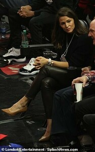 8724596-6609815-History_She_often_attended_NBA_basketball_matches_in_the_past_wi-a-35_1547896876093.jpg