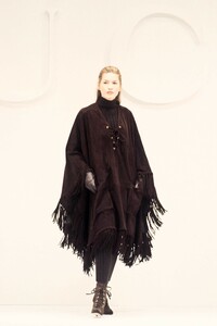 891553271_Gucci1993WomenRTW80.thumb.jpg.4da18ab2c20082c6bfd27db29f826477.jpg